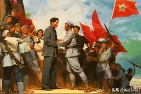 毛主席背着驳壳枪见朱老总，风趣地说:背着盒子枪，师长见军长！图片