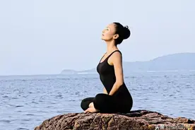 女性常练这8个瑜伽体式，保养卵巢瘦大腿！图片