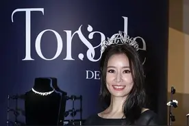 二胎实锤？林心如久违露面，侧身肚子隆起没腰线，全程捧腹显孕相图片