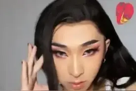 伊能静儿子男扮女装视频再曝光：他为什么“不正常”？图片
