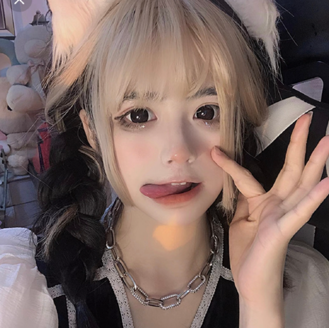 抖音安妮嫩die3天涨粉220万安妮嫩die除了抖音还在哪直播