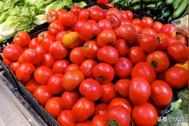 如何辨别“激素西红柿”？老菜农：看一个地方就知道，别再买错了图片