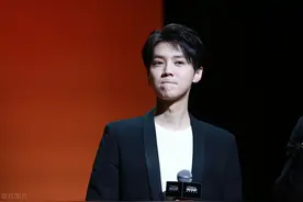 同样是从歌手转型当演员，为何张艺兴突飞猛进，鹿晗却停滞不前？图片