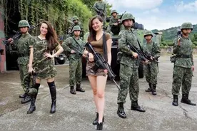 台湾女兵半夜溜进舰长室，两人关门大搞3小时，军方：她去修电脑图片