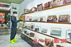 专柜大排长龙，厦门奢侈品包包销量大增！不少漳州泉州顾客线上订货图片