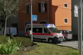 意大利暴增1332例确诊病例 伦巴第大区全面封城！视频封面