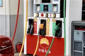 两桶油亏500亿，民营油站纯利翻3倍，正规军也打不赢骨折价？图片