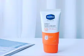 这几款被我拉进黑名单的防晒霜，真别乱买，小心成为“人间油物”图片