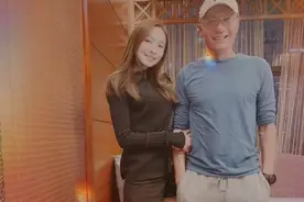林俊贤父女同框似烙饼，混血长女身材火辣，15岁之前未见过爸爸图片