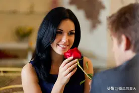 女人的行为表现，透露出的心思，男人要懂图片