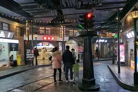 上海一条地下“老街”，人气不输南京路步行街，很多游客慕名而来图片