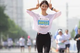 跑马拉松，臂包和腰包，你可能用错了图片