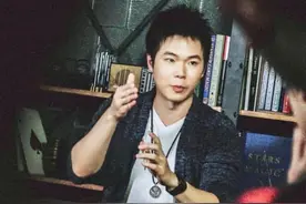 《天天向上》预告，王一博魔术被看穿，现场追星“迷弟脸”超可爱图片
