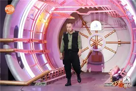 《巧手神探》变动物园鳄鱼羊驼全上阵 Angelababy杨颖徒手捉蜥蜴图片