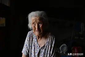 102岁奶奶，丈夫大16岁，守寡60年，说出婚姻实情，把家人逗乐图片