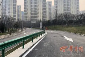 西安曲江新开门立交桥左线通车，横跨南三环和绕城，连接曲江一期二期图片