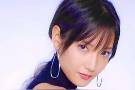 她连续四年，获"日本男人喜爱身材"第1名！曲线超好：自律很香图片