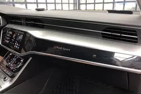 武汉新款奥迪A6L升级改装副驾BOSCH显示屏图片