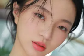 《学猫叫》小潘潘湿身白腿玉足美脸性感美照，清新俏丽图片