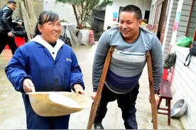 妻子失明，丈夫残疾，贵州这对“特殊”夫妻靠养猪脱贫致富图片