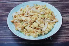 春天的菌菇最鲜甜，这道脆爽嫩滑的菌菇家常小炒，你值得尝一尝图片