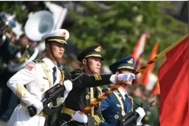 中国仪仗队在国外多受欢迎？巴铁的反应才叫壮观图片