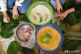 农历新年越南学生包粽子，免费送给流浪汉，网友：好有爱心图片