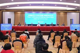 本周，新疆12位省部级干部有个统一动作图片