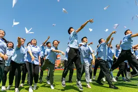 千金难买年少，少年请勇敢去做自己图片