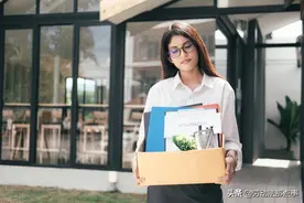 无故自离的员工，单位还给工资吗？图片