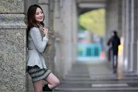 街拍气质美女：一生被爱，最想要的都拥有，得不到的都释怀图片