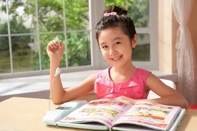 点读机女孩年入百万？自曝因父母止步娱乐圈，今成康辉学妹上央视图片