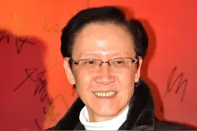 电影大亨向华胜：独宠张敏9年，为其铺好影星路，为何终娶圈外人图片