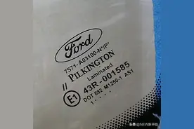 为什么原车前挡风玻璃尽量别换？原厂和副厂的区别又是什么呢？图片