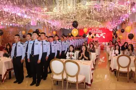 爱了爱了！巴彦淖尔警察小哥哥与医护小姐姐浪漫相亲图片