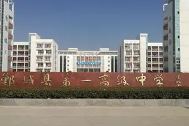 河南一县级“金牌”高中，35人考入清北，堪称名校收割机图片