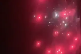 核实！湖北潜江解封，市民放烟花庆祝，心情大好视频封面