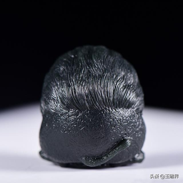 原来狮子也有萌萌的一面，身体圆浑丰满，乖巧可爱