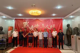战疫情"三人行"书画展在郑州文化馆开幕图片