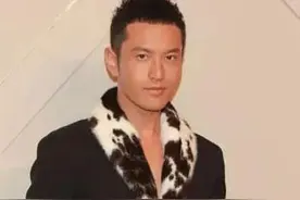 十几年前的红毯，群魔乱舞好放飞，大家都太敢穿了，我好怀念图片