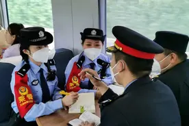 京沪高铁女子包乘组：高铁女警绽芬芳图片