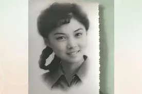 女儿晒妈妈年轻时的照片，网友：妈妈年轻时好漂亮图片