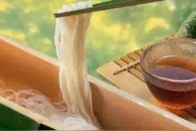 日本人的夏日习俗——流水素面图片