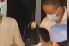 上海一女子因接种疫苗时害怕哭了，老公不安慰直接上手打人，网友：晕针了解下图片