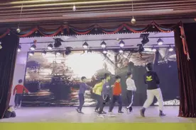 二孩家庭的真实现状：哥哥是学霸，弟弟是“行走中的表情包”图片