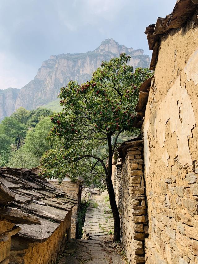 自驾免费好去处,距离郑州3小时,太行天路上的石头村