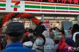 开业一天卖了65万！小城市迎来便利店爆发期？图片