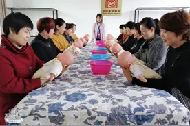 抚触操、被动操对宝宝原来这么重要呀！西安燕子月嫂分享图片