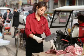 河南“猪肉西施”走红，男顾客买猪肉不问价格，先问有没有结婚图片