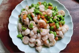 青豆炒虾仁，学会虾仁Ｑ弹滑嫩的做法，趁明虾便宜赶紧吃它图片